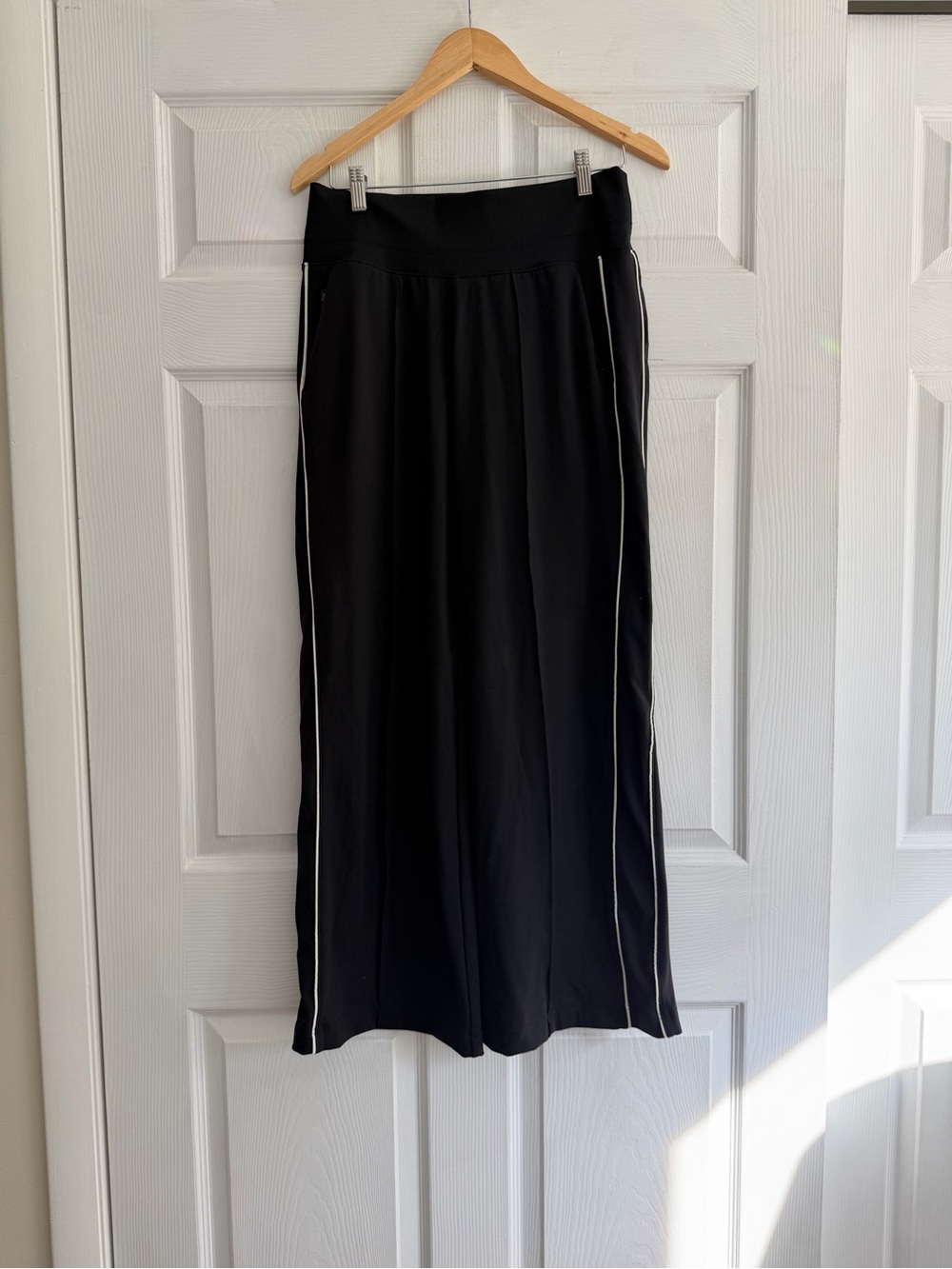 Women's Athleta Black track pant size Medium